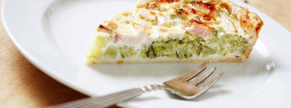 Tarta de vegetales y salchichas